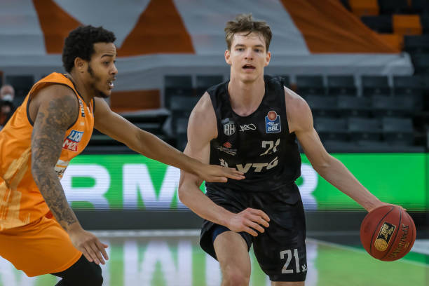 显现出他对 显现出他对